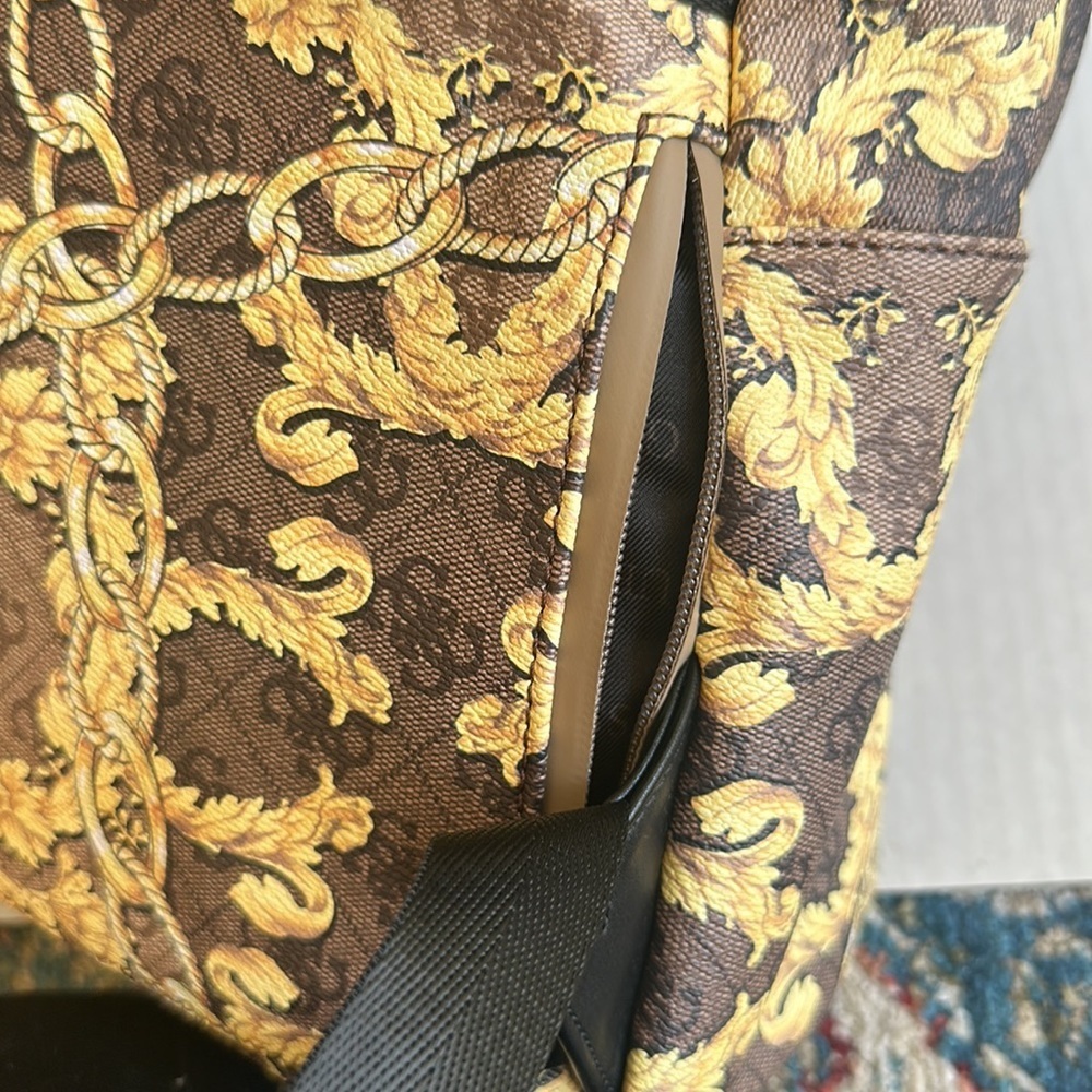 New GUESS Backpack - Picture 6 of 14